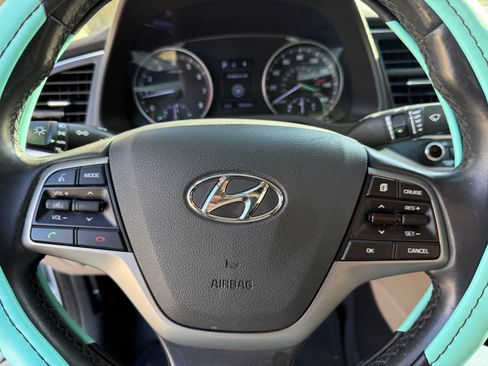 Used 2017 Hyundai Elantra Limited image 27