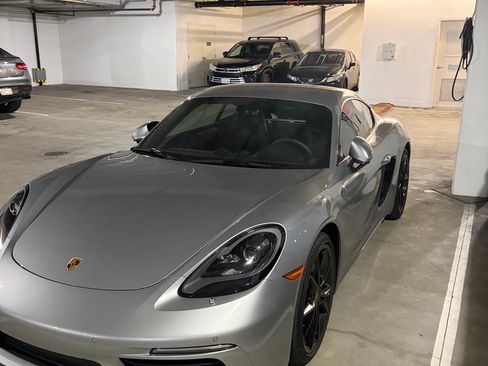 Used 2025 Porsche 718 Cayman RWD image 9