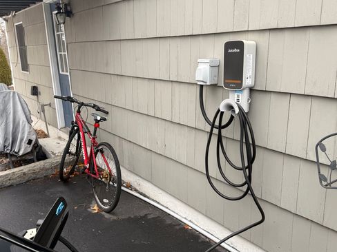 Used 2023 Jeep Grand Cherokee Overland w/ Advanced Protech Group III image 15