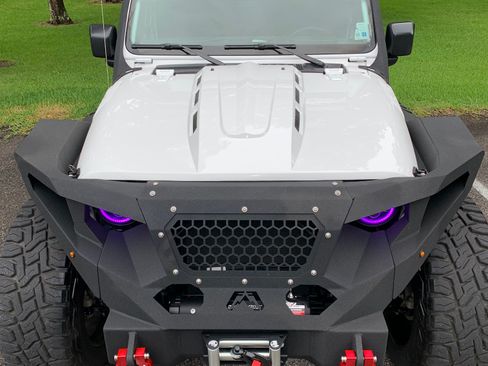 Used 2019 Jeep Wrangler Unlimited Sahara image 14