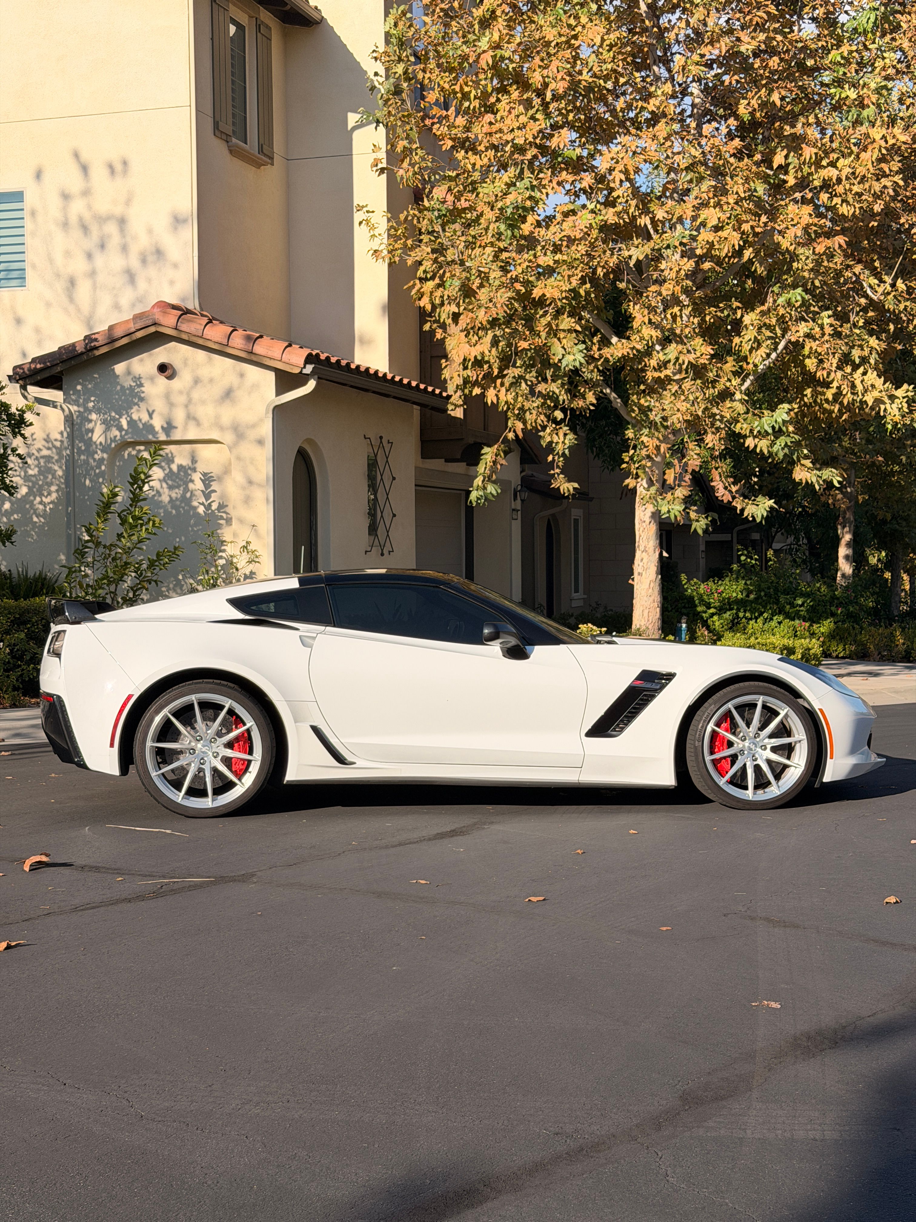 Used 2015 Chevrolet Corvette Z06 w/ 3LZ Preferred Equipment Group RWD image 5