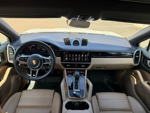 Used 2022 Porsche Cayenne Platinum Edition AWD/4WD image 6