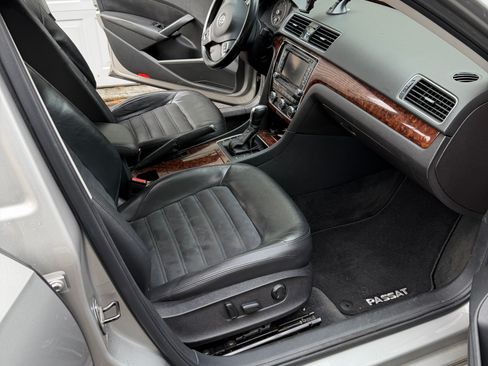 Used 2012 Volkswagen Passat 2.5 SEL Premium image 8
