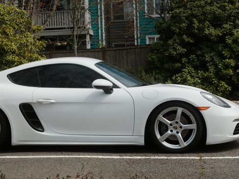 Used 2017 Porsche 718 Cayman image 4