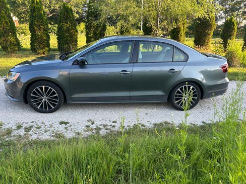 Used 2016 Volkswagen Jetta Sport FWD image 10