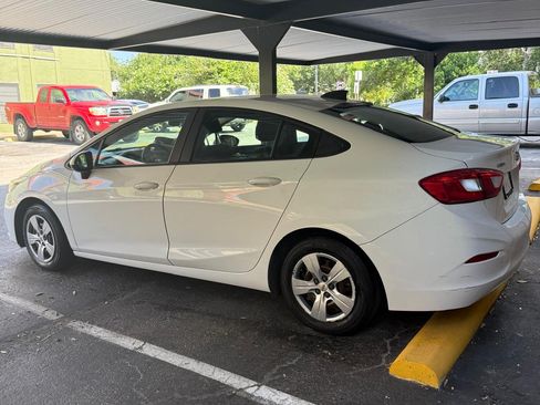 Used 2018 Chevrolet Cruze LS FWD image 3