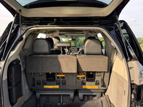 Used 2014 Toyota Sienna SE w/ SE Premium Package w/Entune FWD image 14