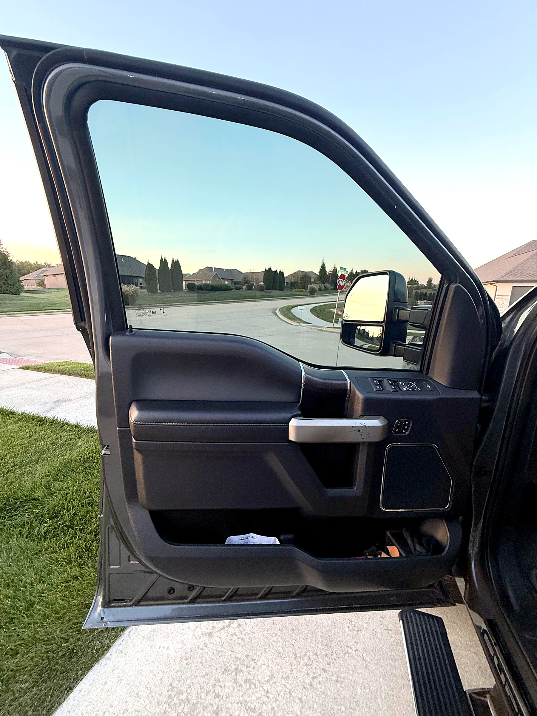 Used 2022 Ford F350 Lariat w/ Tremor Off-Road Package AWD/4WD image 14