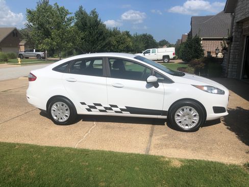 Used 2019 Ford Fiesta S image 2