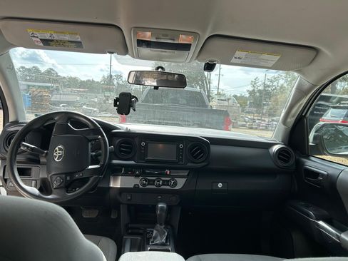 Used 2017 Toyota Tacoma SR image 6