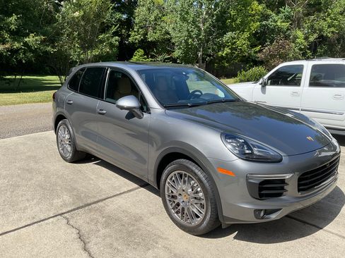 Used 2016 Porsche Cayenne S AWD/4WD image 4