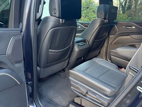 Used 2023 Cadillac Escalade Premium Luxury image 10