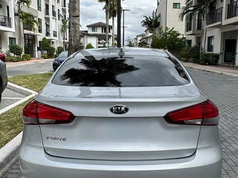 Used 2017 Kia Forte LX w/ LX Popular Package image 5