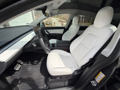 Used 2022 Tesla Model Y Performance image 19