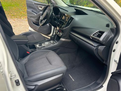Used 2019 Subaru Forester Premium image 18