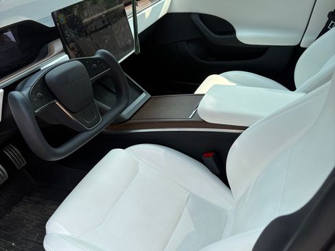 Used 2023 Tesla Model S Standard Range image 10