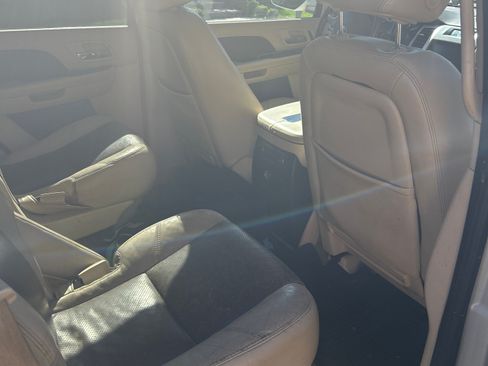 Used 2007 Cadillac Escalade AWD w/ Information Package image 9