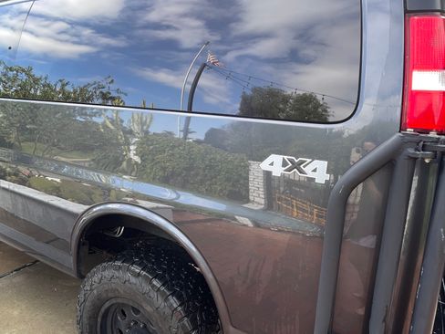 Used 2017 Chevrolet Express 3500 LT w/ LT Preferred Equipment Group image 4