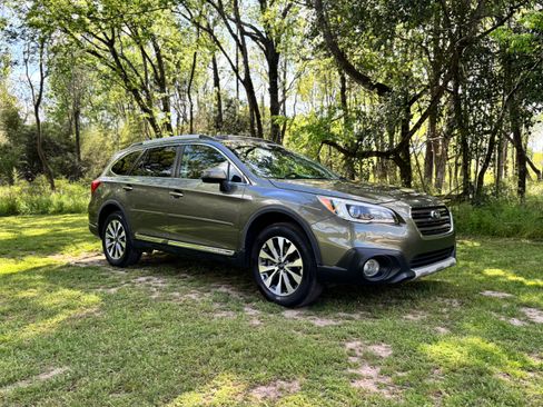 Used 2017 Subaru Outback 2.5i Touring AWD/4WD image 5