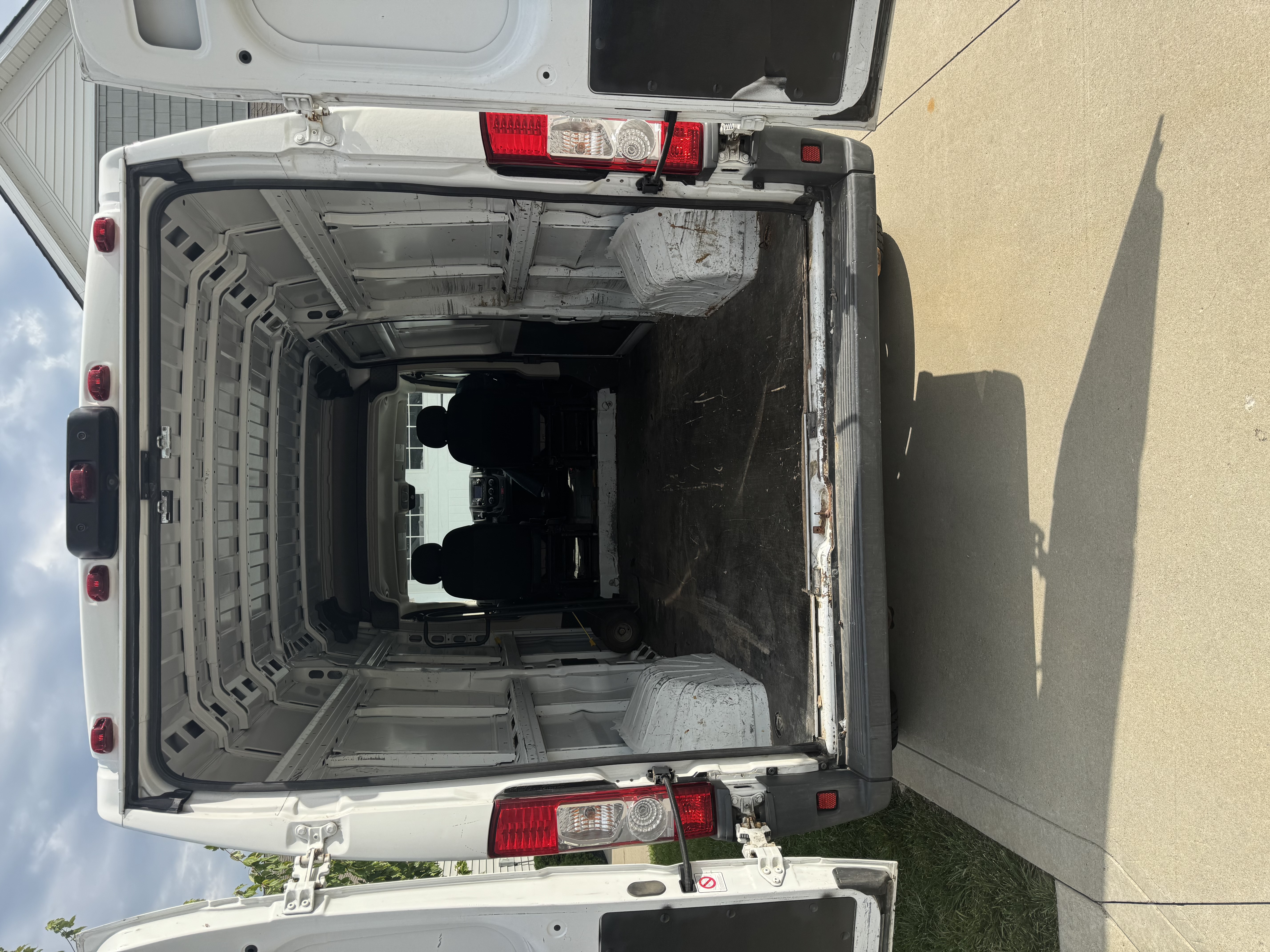 Used 2016 RAM ProMaster 2500 w/ Premium Appearance Group FWD image 10