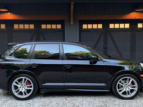 Used 2009 Porsche Cayenne GTS image 2
