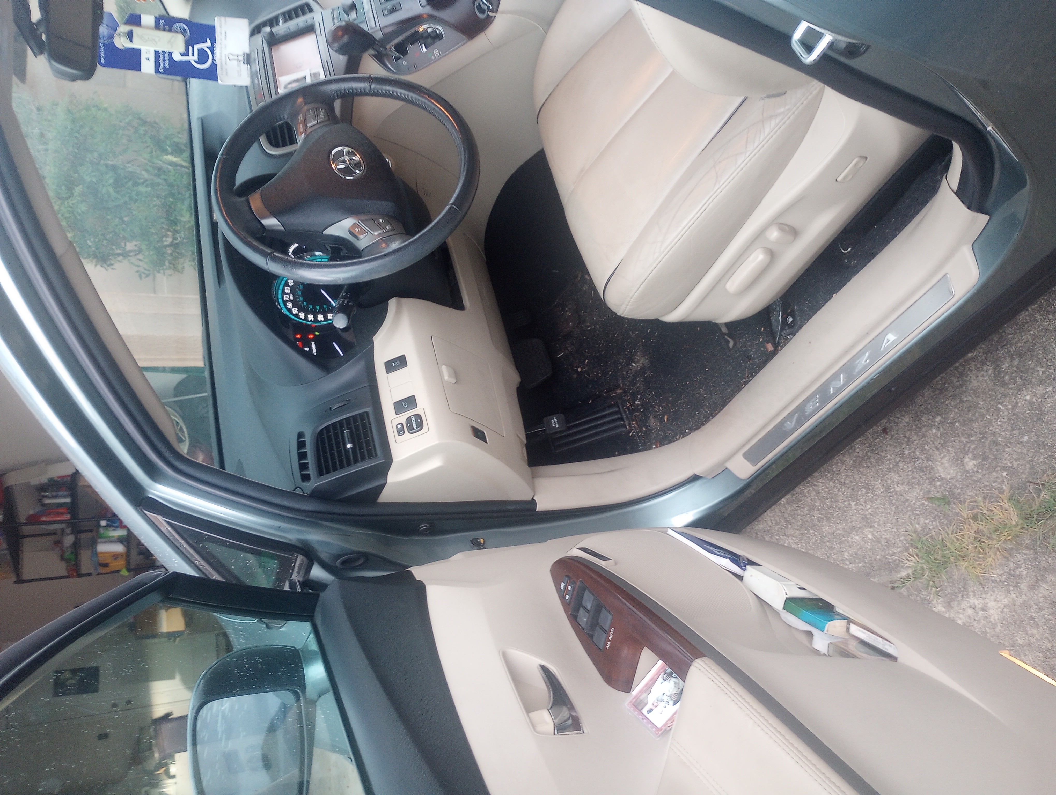 Used 2011 Toyota Venza w/ Premium Pkg #2 FWD image 14