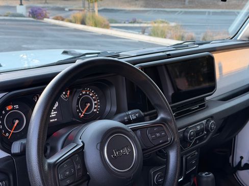 Used 2024 Jeep Wrangler Sport AWD/4WD image 12