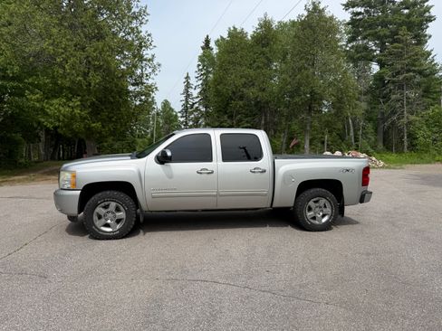 Used 2011 Chevrolet Silverado 1500 LTZ w/ Chrome Essentials Package AWD/4WD image 2