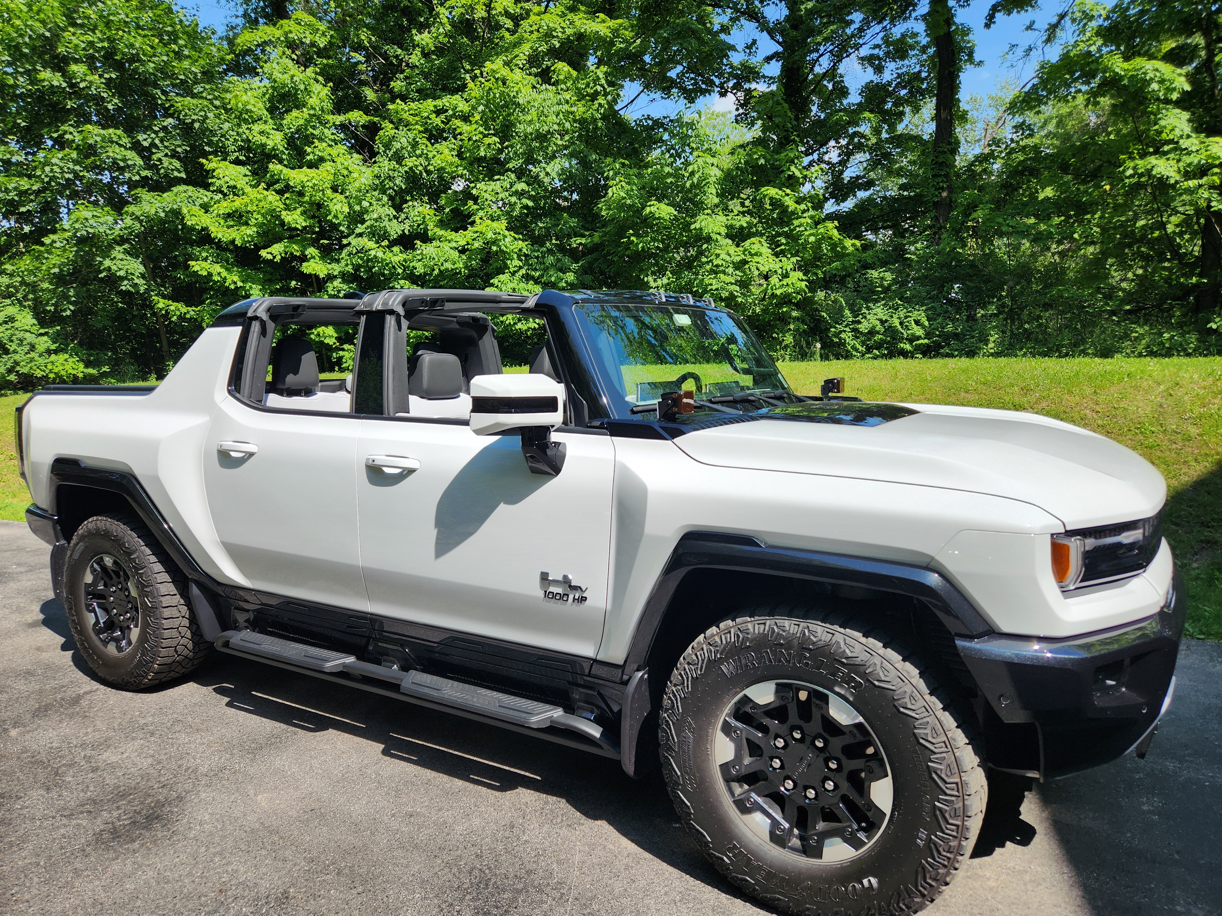 Used 2022 GMC Hummer EV Edition 1 w/ LPO, Illumination Package AWD/4WD image 2