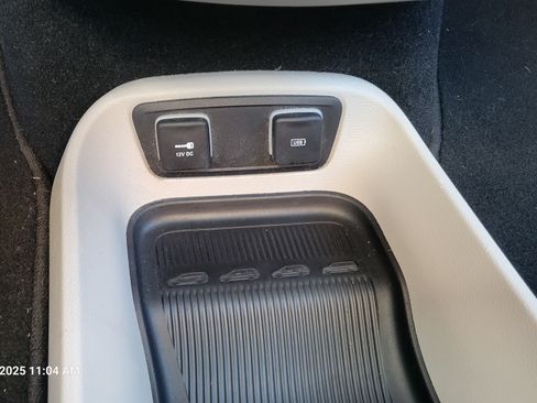 Used 2018 Chrysler Pacifica Touring w/ Security Group image 19