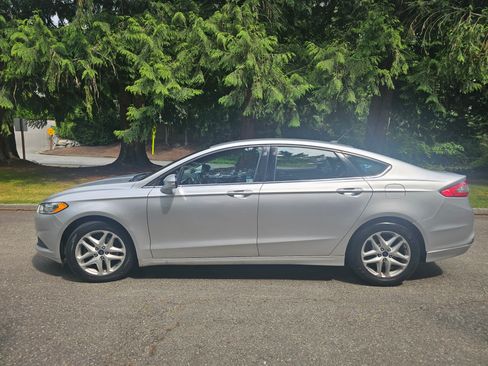 Used 2014 Ford Fusion SE image 5