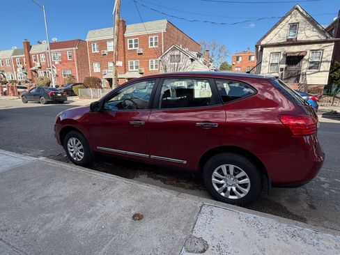 Used 2014 Nissan Rogue S image 4
