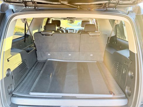 Used 2020 GMC Yukon XL Denali w/ Denali Premium Package image 12