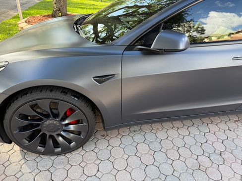 Used 2023 Tesla Model 3 Performance image 2