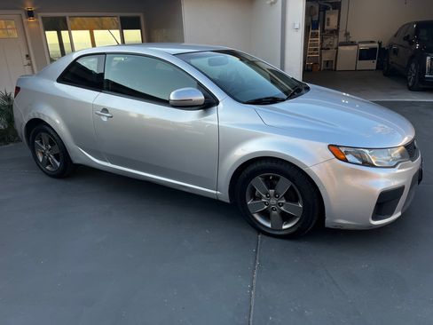 Used 2012 Kia Forte Koup EX image 4