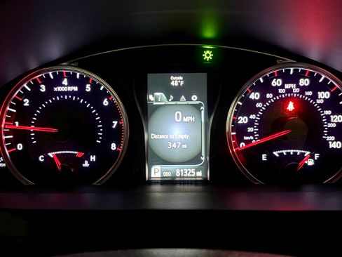 Used 2015 Toyota Camry XSE image 2