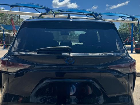 Used 2024 Toyota Sienna XLE Woodland Edition AWD/4WD image 5