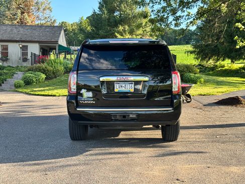 Used 2017 GMC Yukon Denali AWD/4WD image 10