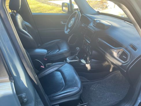 Used 2017 Jeep Renegade Limited image 5