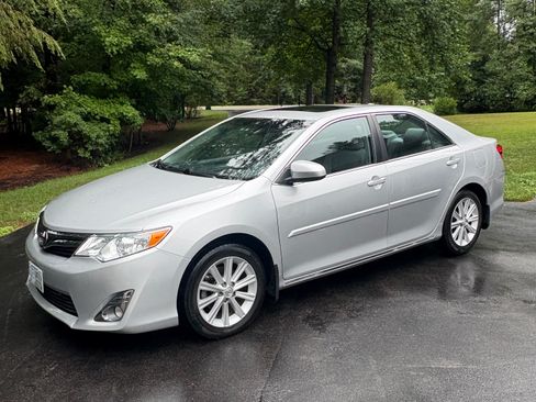 Used 2014 Toyota Camry XLE FWD image 1