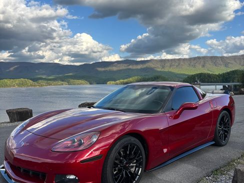 Used 2008 Chevrolet Corvette Coupe w/ Preferred Equipment Group RWD image 2