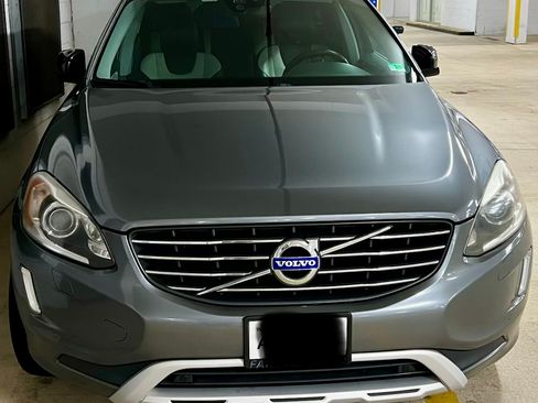 Used 2017 Volvo XC60 T6 Dynamic w/ Preferred Option Package AWD/4WD image 2