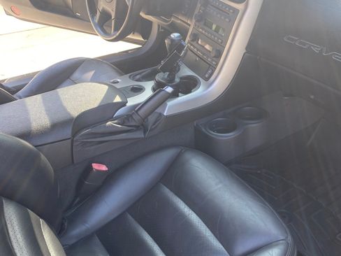 Used 2005 Chevrolet Corvette Convertible w/ Preferred Equipment Group image 11