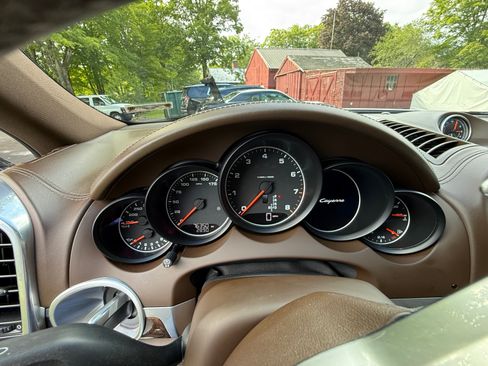 Used 2016 Porsche Cayenne AWD/4WD image 18