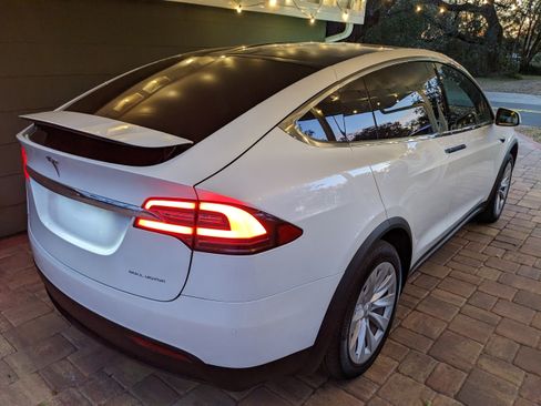 Used 2020 Tesla Model X Long Range image 13