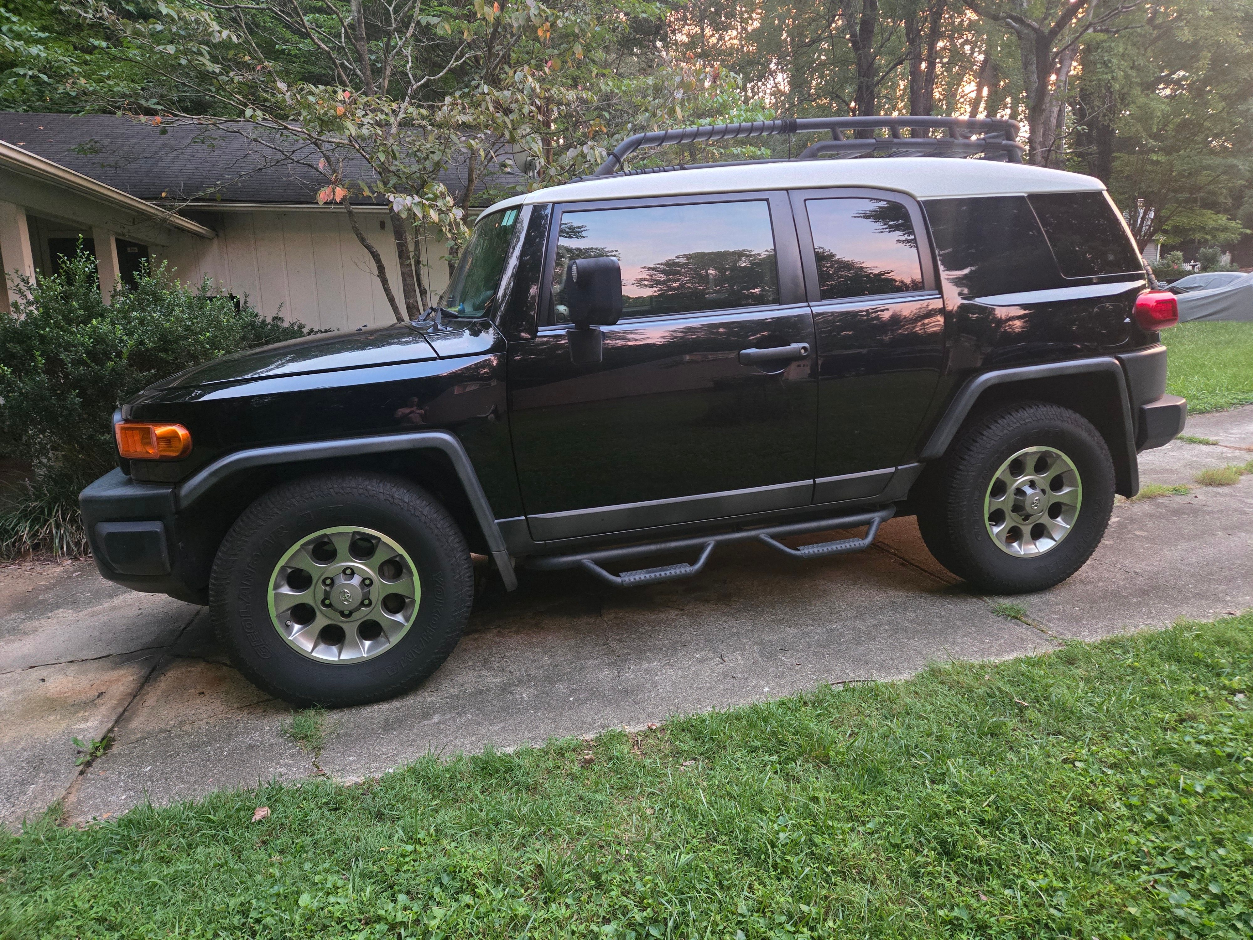 Used 2012 Toyota FJ Cruiser 2WD w/ Upgrade Pkg image 10