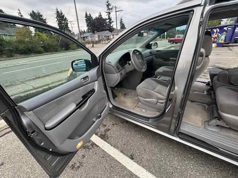 Used 2005 Toyota Sienna LE image 26
