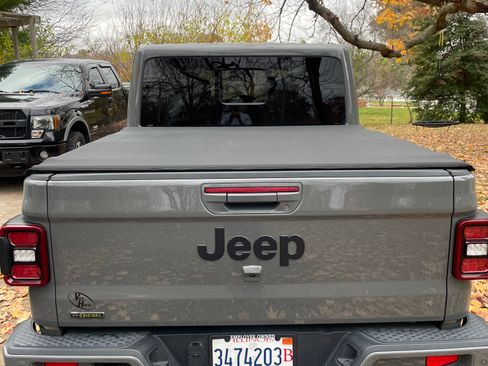 Used 2022 Jeep Gladiator Overland AWD/4WD image 9