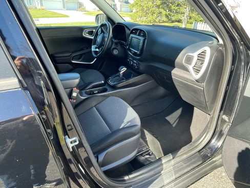 Used 2020 Kia Soul LX image 6