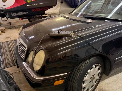 Used 1999 Mercedes-Benz E 320 Sedan image 9